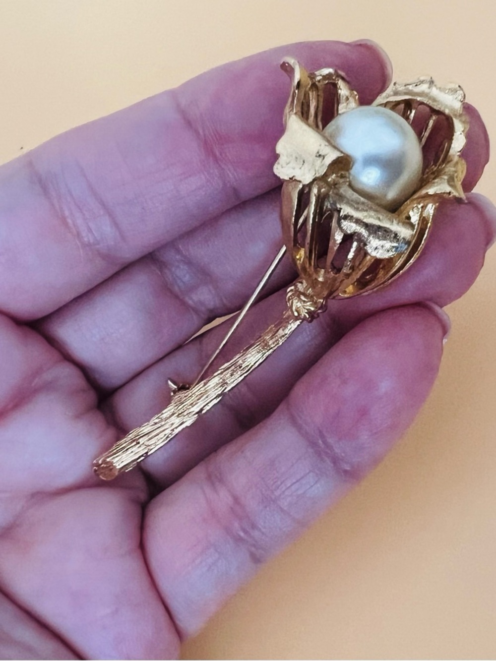 Vintage Signed BSK Flower Large Round Faux Pearl Gold toned Filigree Brooch